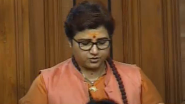 শ্যামাপ্রসাদকে শ্রদ্ধা জানাতে গিয়ে অসুস্থ হয়ে পড়লেন বিজেপির প্রজ্ঞা ঠাকুর শ্যামাপ্রসাদকে শ্রদ্ধা জানাতে গিয়ে অসুস্থ হয়ে পড়লেন বিজেপির প্রজ্ঞা ঠাকুর