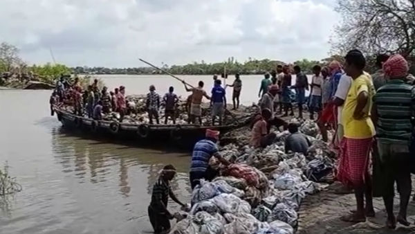 ভরা কোটালে ভাঙা বাঁধ মেরামত করতে গিয়ে নদীতে পড়ে নিখোঁজ এক ভরা কোটালে ভাঙা বাঁধ মেরামত করতে গিয়ে নদীতে পড়ে নিখোঁজ এক