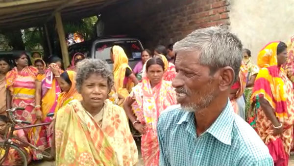 তৃণমূলের বন্ধ পার্টি অফিস খোলাকে কেন্দ্র সংঘর্ষ মিনাখাঁয়, গুরুতর জখম ৪ তৃণমূলের বন্ধ পার্টি অফিস খোলাকে কেন্দ্র সংঘর্ষ মিনাখাঁয়, গুরুতর জখম ৪