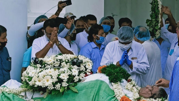 শেষ শ্রদ্ধার জন্য ১ ঘন্টার অপেক্ষা