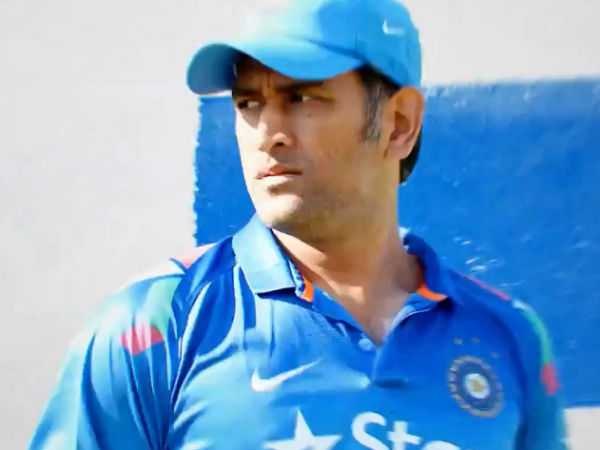 ধোনিকে পেয়ে খুশি