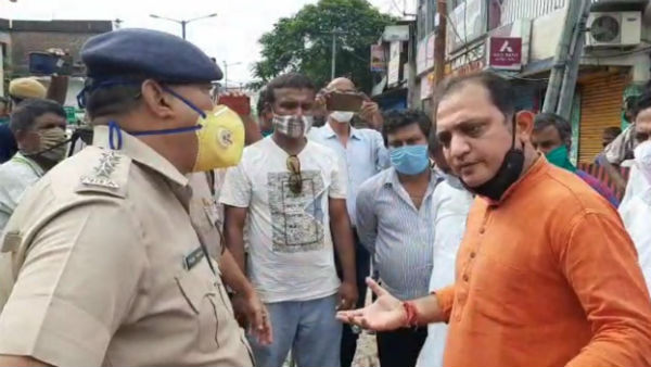 ধর্না মঞ্চ থেকে গ্রেফতার রাজু বন্দ্যোপাধ্যায়