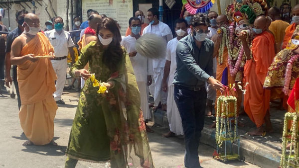 রথের রশিতে টান নুসরতের