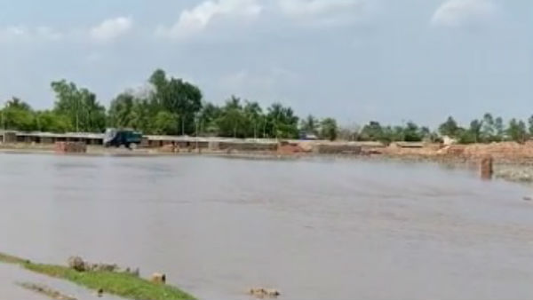 পঞ্চায়েত প্রধান বাবার স্মৃতিতে বসিরহাটে জল প্রকল্প চালু সন্তানের পঞ্চায়েত প্রধান বাবার স্মৃতিতে বসিরহাটে জল প্রকল্প চালু সন্তানের