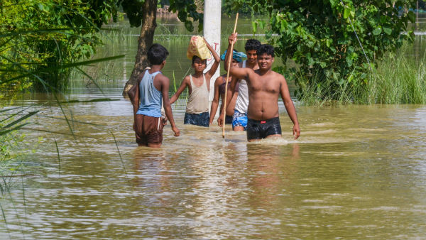গঙ্গার জল বিপদসীমার নীচে