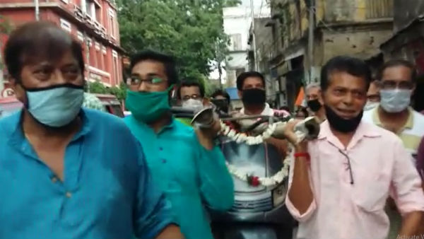 ঘূর্ণিঝড় আম্ফানে ক্ষতিগ্রস্তদের টাকা তছরুপের অভিযোগে রাস্তা ঘেরাও ঘূর্ণিঝড় আম্ফানে ক্ষতিগ্রস্তদের টাকা তছরুপের অভিযোগে রাস্তা ঘেরাও