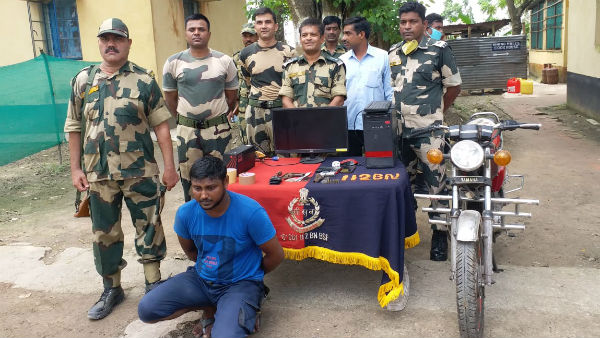 সীমান্ত থেকে কুখ্যাত আন্তর্জাতিক দুষ্কৃতী দেবু ঘোষ গ্রেপ্তার সীমান্ত থেকে কুখ্যাত আন্তর্জাতিক দুষ্কৃতী দেবু ঘোষ গ্রেপ্তার