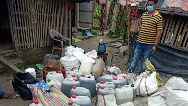 বসিরহাটে বড়মাপের ফেন্সিডিল তৈরির কারখানার হদিশ বসিরহাটে বড়মাপের ফেন্সিডিল তৈরির কারখানার হদিশ