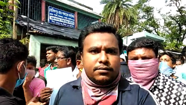 আম্ফানের ক্ষতিপূরণের দাবিতে পঞ্চায়েতে তালা, দুর্নীতিতে সরব শাসক দলই আম্ফানের ক্ষতিপূরণের দাবিতে পঞ্চায়েতে তালা, দুর্নীতিতে সরব শাসক দলই
