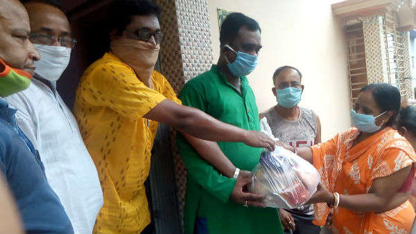 হাড়োয়ায় একুশে জুলাই এর খরচের টাকায় এলাকার দুস্থদের ত্রাণ বিতরণ হাড়োয়ায় একুশে জুলাই এর খরচের টাকায় এলাকার দুস্থদের ত্রাণ বিতরণ