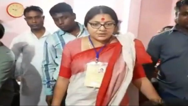 ৩ জুলাই টুইটারে জানান লকেট