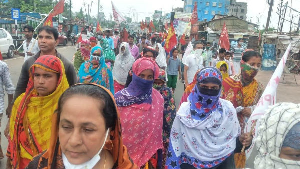 জাতীয় সড়ক অবরোধ করে বিক্ষোভ