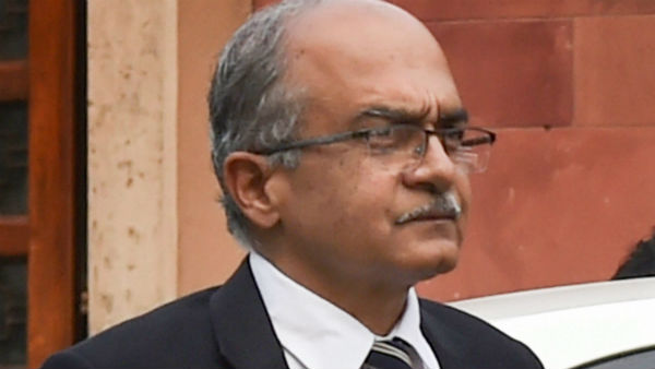 প্রশান্ত ভূষণের পাশে দাঁড়িয়ে বিবৃতি প্রকাশ সমাজের ১৩১ জন বিশিষ্টজনের