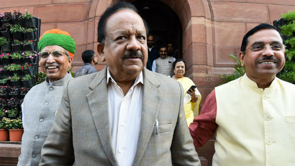 করোনা সংক্রমণের হার ৫ শতাংশে নামিয়ে আনতে মাঠে নামছে সরকার