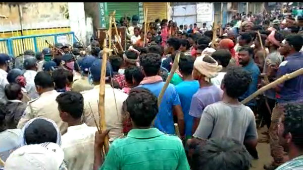 বেহাল পরিকাঠামো, প্রতিবাদ করায় কাঁকসায় বেধড়ক মার যুবককে বেহাল পরিকাঠামো, প্রতিবাদ করায় কাঁকসায় বেধড়ক মার যুবককে