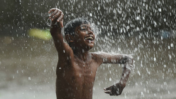 আর্দ্রতা ও মৌসুমী অক্ষরেখার সক্রিয়তা
