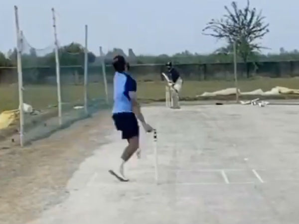 গ্রামে অনুশীলনে শামি