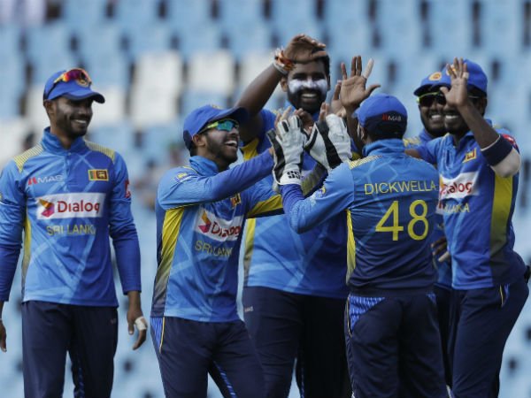 ক্রিকেট প্রেমীদের বিক্ষোভ