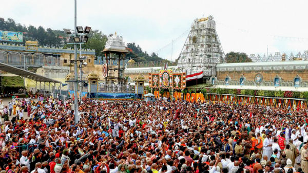 করোনার থাবা তিরুপতিতে, আক্রান্ত ১৫ জন পুরোহিত, জরুরি বৈঠকে মন্দির কর্তৃপক্ষ করোনার থাবা তিরুপতিতে, আক্রান্ত ১৫ জন পুরোহিত, জরুরি বৈঠকে মন্দির কর্তৃপক্ষ