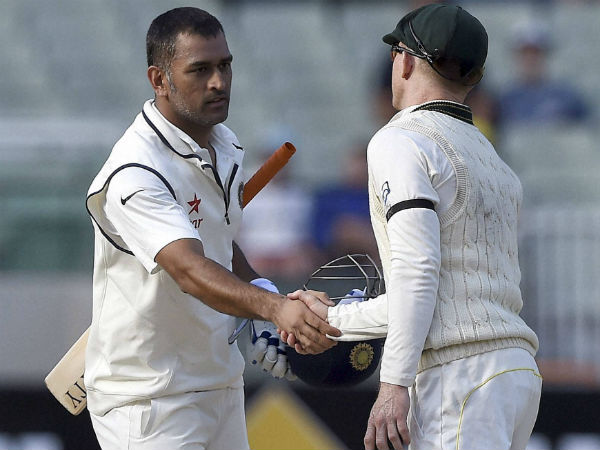 কেঁদে ফেলেছিলেন ধোনি