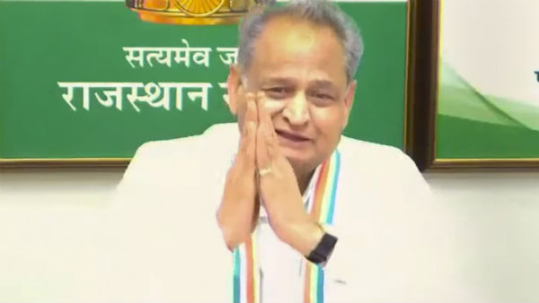 ৮২ জন কংগ্রেস বিধায়কের পদত্যাগ