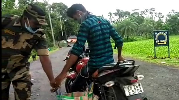 স্বাধীনতা দিবসের আগে কড়া নজরদারি ভারত বাংলাদেশ সীমান্তে স্বাধীনতা দিবসের আগে কড়া নজরদারি ভারত বাংলাদেশ সীমান্তে