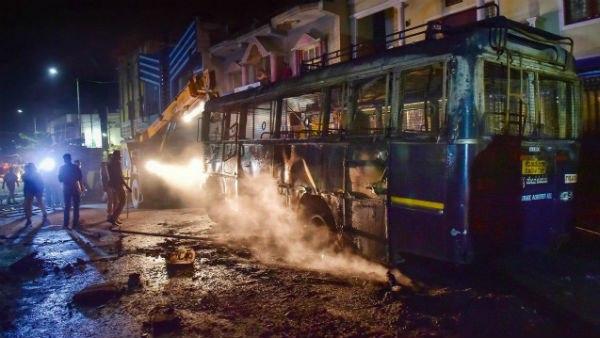 অগ্নিগর্ভ বেঙ্গালুরুর রাত নিয়ে অমিত শাহকে পোন কংগ্রেস নেতার! মুখ খুললেন পরিস্থিতি নিয়ে অগ্নিগর্ভ বেঙ্গালুরুর রাত নিয়ে অমিত শাহকে পোন কংগ্রেস নেতার! মুখ খুললেন পরিস্থিতি নিয়ে