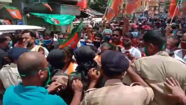 ফের অর্জুন সিং-এর মিছিলে বাধা, ধুন্ধুমার দুর্গানগরে ফের অর্জুন সিং-এর মিছিলে বাধা, ধুন্ধুমার দুর্গানগরে