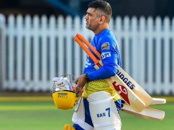 ইডেনে ধোনিকে সংবর্ধনা