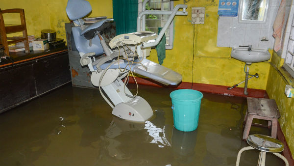 ভারী বর্ষণে জলমগ্ন তমলুক জেলা হাসপাতাল, দুর্দশা রোগীদের ভারী বর্ষণে জলমগ্ন তমলুক জেলা হাসপাতাল, দুর্দশা রোগীদের
