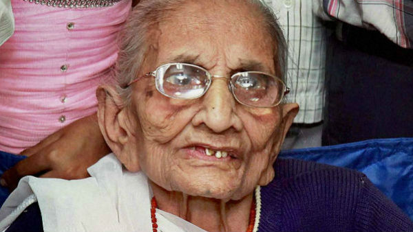 বাড়িতে বসেই নিজের বাড়িতে ছেলের ভূমিপুজোর টেলিকাস্ট দেখেন হিরাবেন