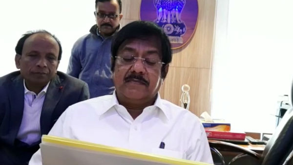 ফের দিলীপ ঘোষকে অশিক্ষিত বলে আক্রমণ