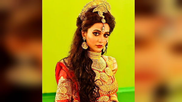 দূর্গা রূপে মিমির ছবি সোশ্যাল মিডিয়ায় আসতেই নেট পাড়ায় হইচই! শুরু ট্রোল দূর্গা রূপে মিমির ছবি সোশ্যাল মিডিয়ায় আসতেই নেট পাড়ায় হইচই! শুরু ট্রোল