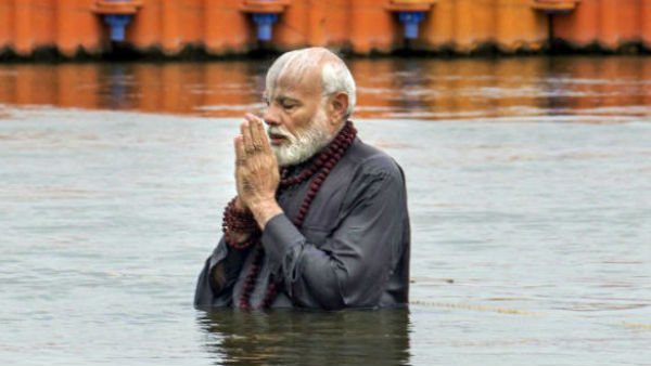 রামমন্দিরে পুজো ও মোদী