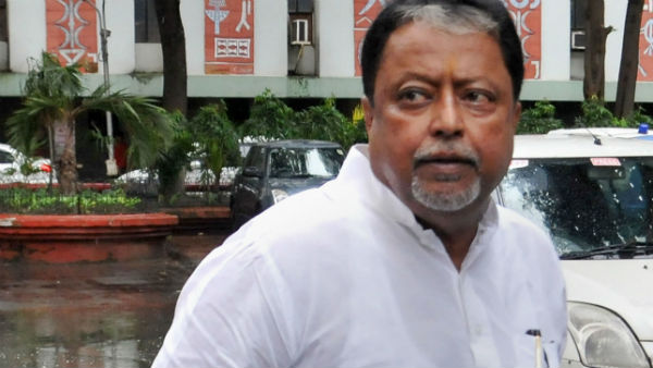 মুকুল রায় হঠাৎ হাজির তৃণমূল নেতার বাড়িতে