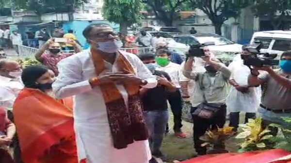 পুজোর উদ্বোধন মুকুল রায়ের হাত ধরে