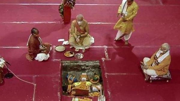 মসজিদের জন্য নির্ধারিত জমির ব্যবহার নিয়ে কথা শুরু করেছে