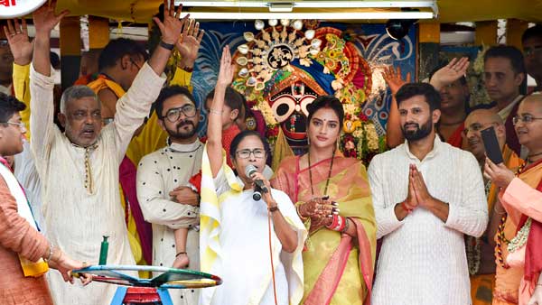 আদর্শ মমতা বন্দ্যোপাধ্যায়