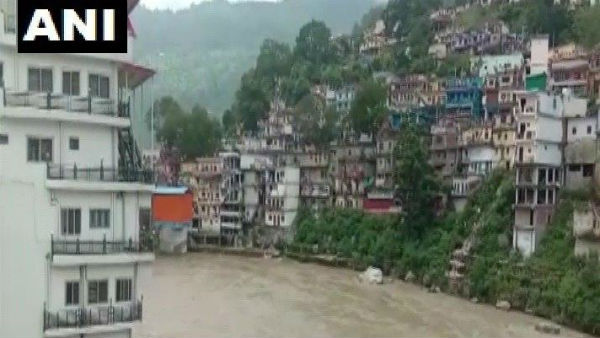 হড়পা বানের আশঙ্কায় লাল সতর্কতা