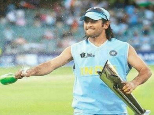 সচিনের মতো ধোনির জার্সিও সংরক্ষণ চাইছেন ফ্যানেরা