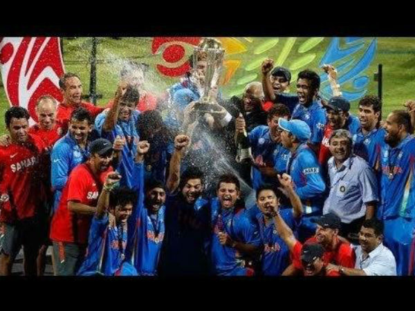 ১৬ বছর দেশের হয়ে খেলেছেন ধোনি