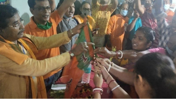 সামনে এসেছে মোবাইলের ৪ টি স্ক্রিন শট