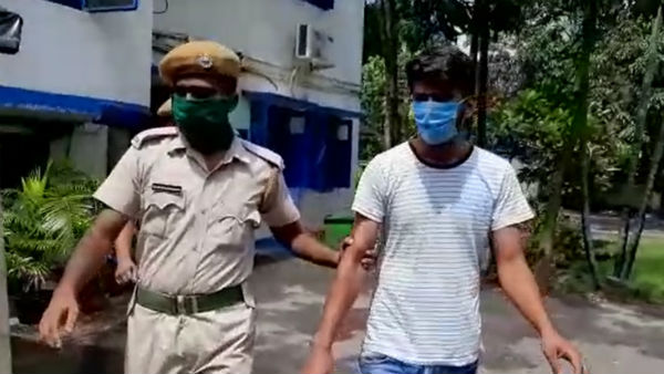 বিদেশে তেলের কোম্পানিতে চাকরি দেওয়ার নাম করে লক্ষাধিক টাকার প্রতারণা বিদেশে তেলের কোম্পানিতে চাকরি দেওয়ার নাম করে লক্ষাধিক টাকার প্রতারণা