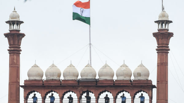 ডমিনিক ল্যাপিয়ার ও ল্যারি কলিন্স-এর 'ফ্রিডম অ্যাট মিডনাইট'