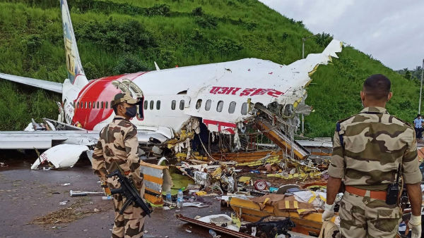 শুক্রবার সন্ধ্যায় দুর্ঘটনার কবলে এয়ার ইন্ডিয়ার এক্স ১৩৪৪ বিমান