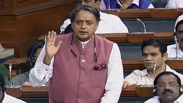শশী থারুরকে অপসারণের দাবি