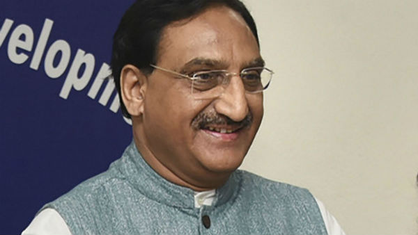 কেন্দ্র কোনদিকে ঝুঁকছে?