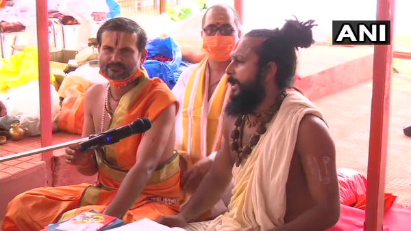 পুরোহিত বিজয়েন্দ্র নিজেই থাকবেন না অনুষ্ঠানে