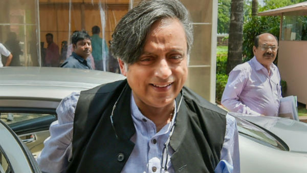 শশী থারুরের 'দ্য গ্রেট ইন্ডিয়ান নভেল'
