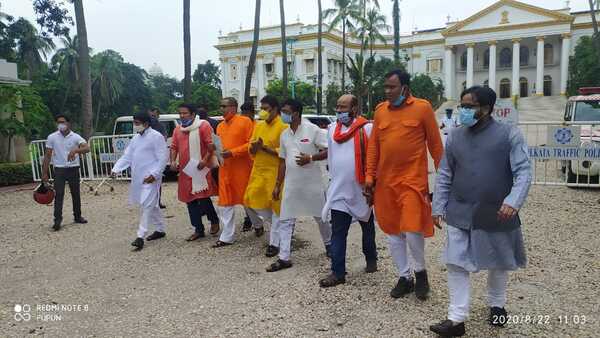 রবি ঠাকুরকে নিয়ে লড়াই নয়